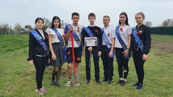 Школьники Красногвардейского округа посадили 70 саженцев в рамках акции «Сад памяти» 
