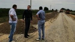 Благодаря госпрограмме в Красногвардейском округе обновят дорогу к сельхозобъекту