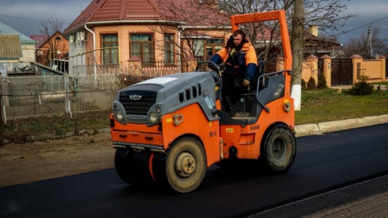 В Невинномысске продолжается ремонт улицы Первомайская